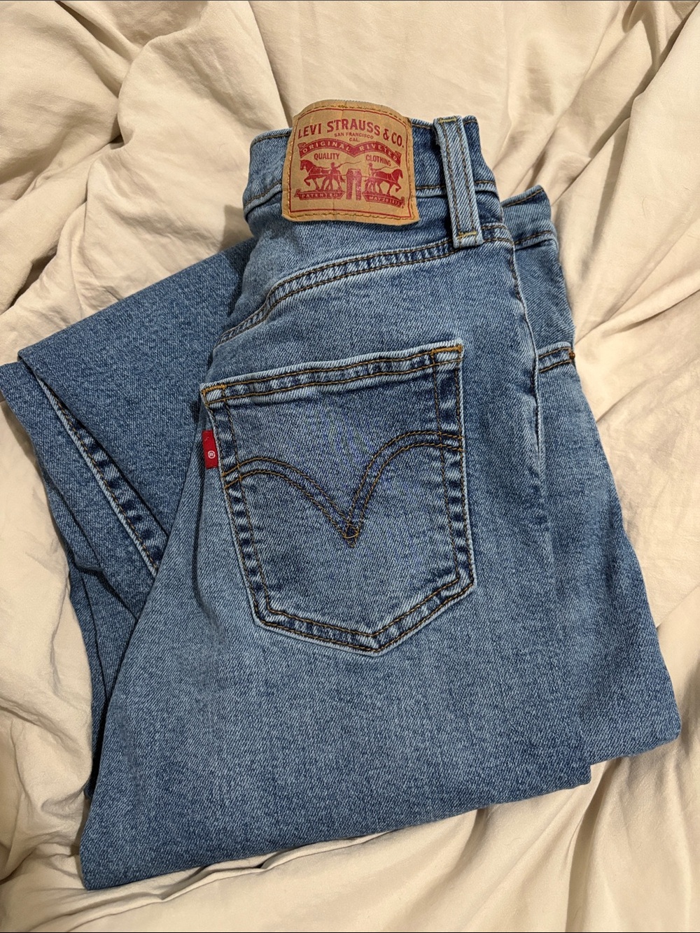 Levi’s Women’s Ribcage Straight Ankle Jeans